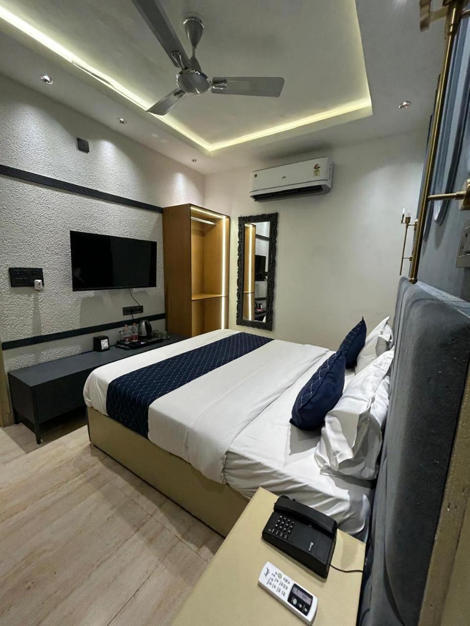 Divine Hotel Karnāl Exterior photo