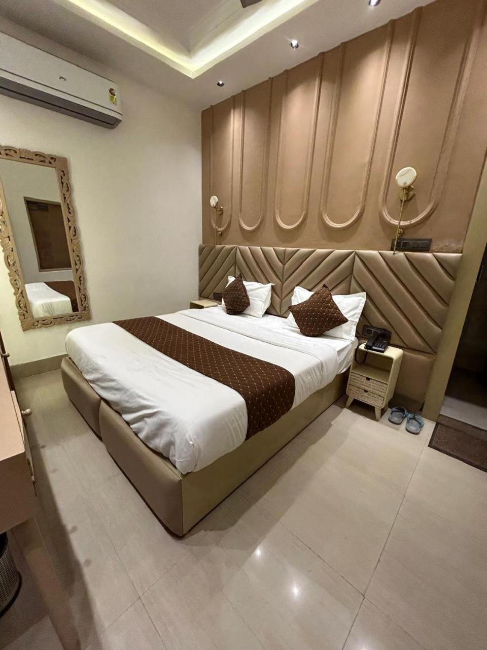 Divine Hotel Karnāl Exterior photo